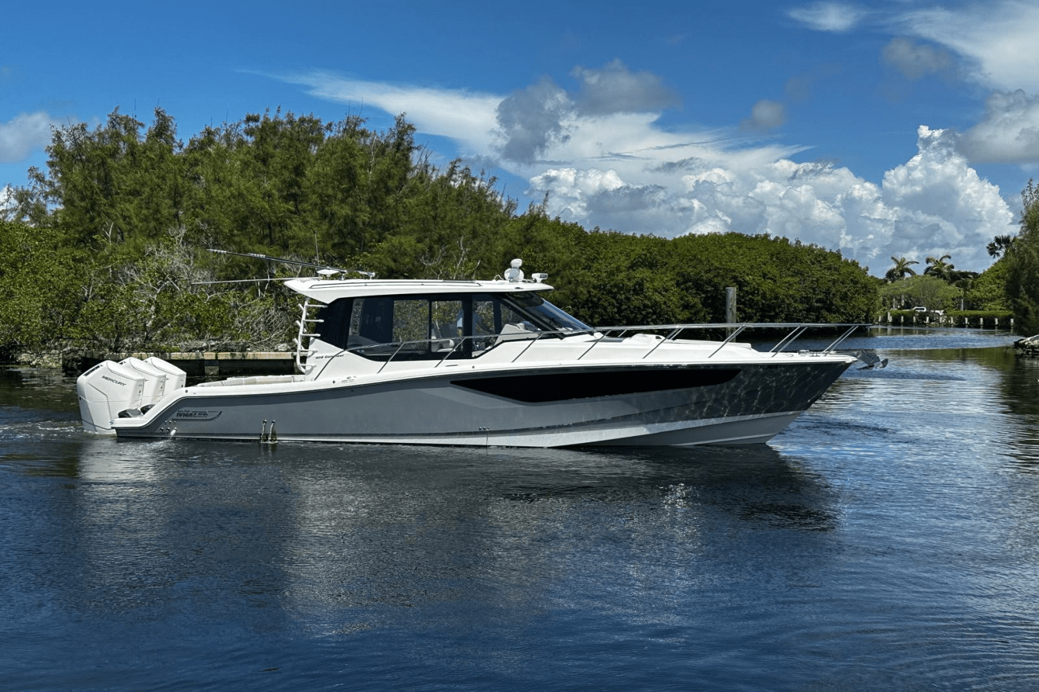 Slide: The Image of Boston Whaler 405 Conquest 2023 - 16