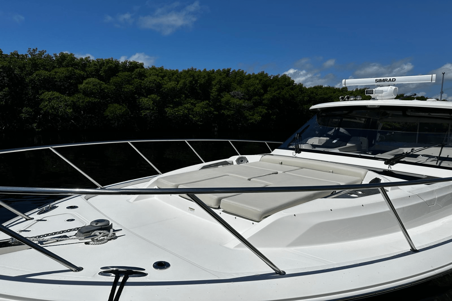 Slide: The Image of Boston Whaler 405 Conquest 2023 - 17