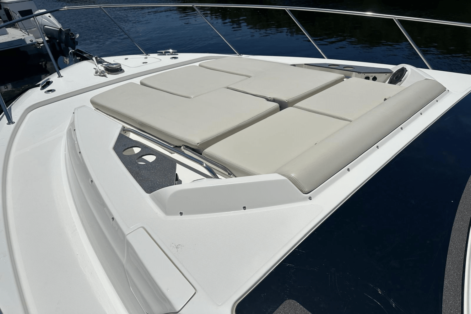 Slide: The Image of Boston Whaler 405 Conquest 2023 - 19
