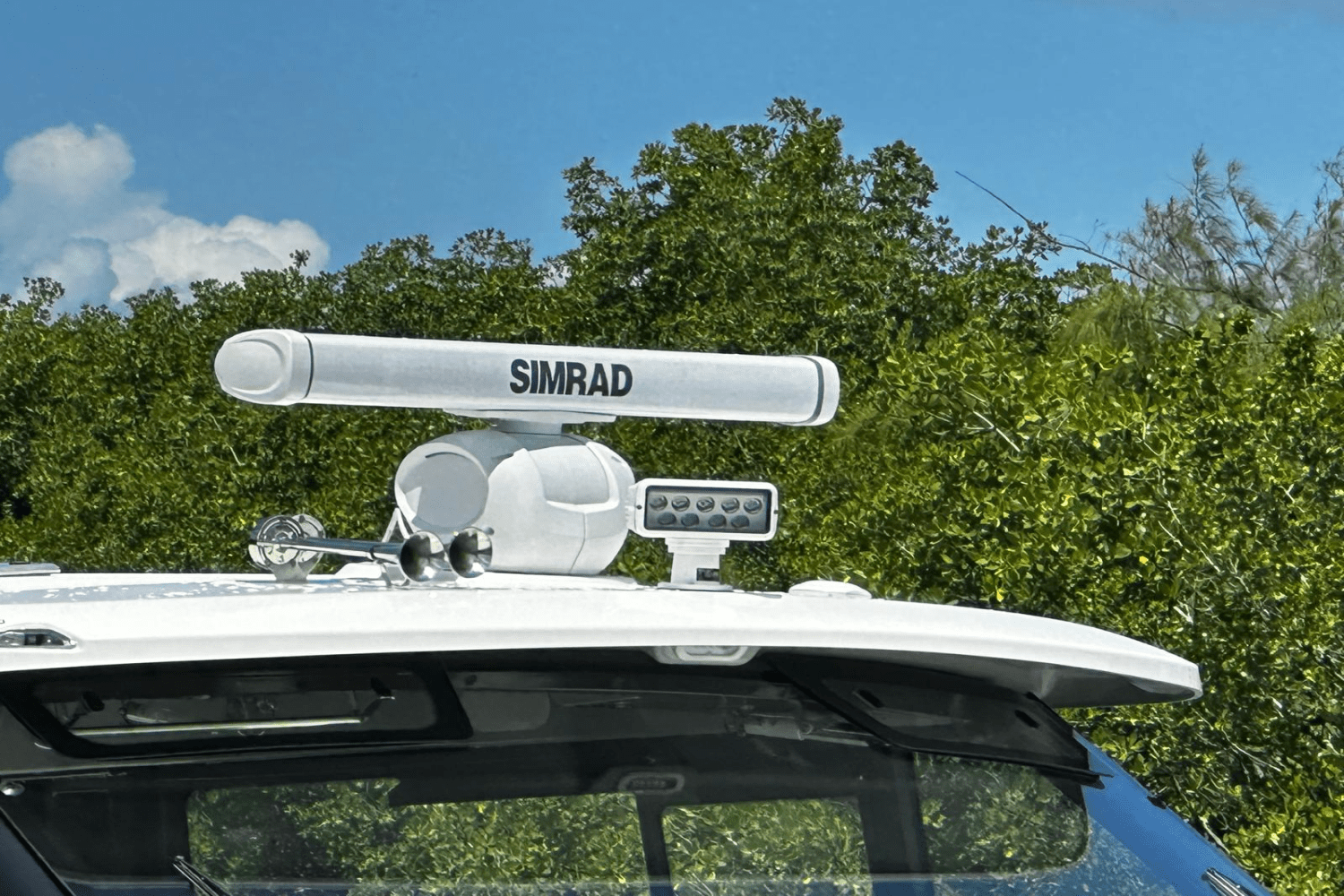 Slide: The Image of Boston Whaler 405 Conquest 2023 - 21