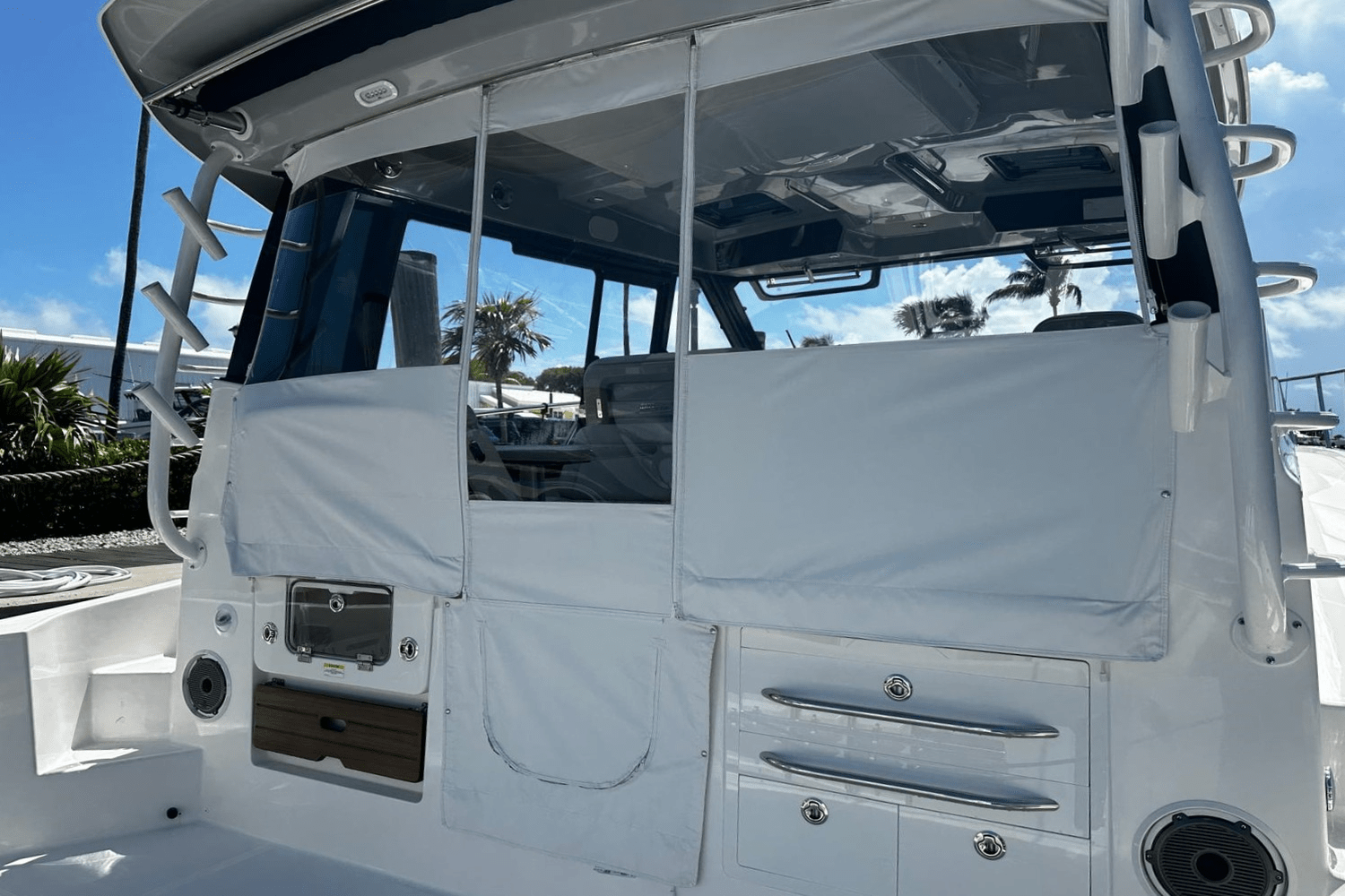 Slide: The Image of Boston Whaler 405 Conquest 2023 - 23