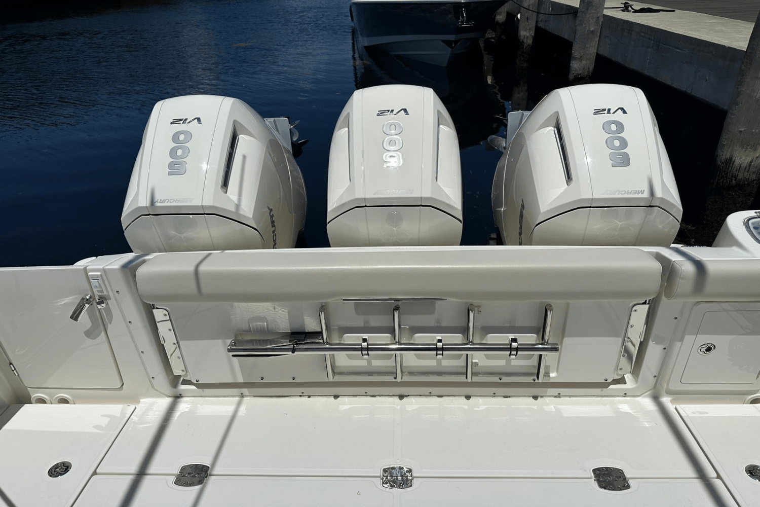 Slide: The Image of Boston Whaler 405 Conquest 2023 - 28