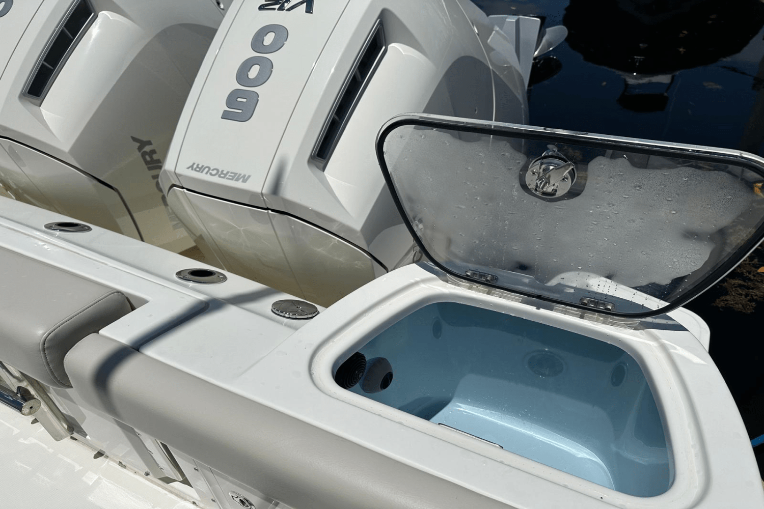 Slide: The Image of Boston Whaler 405 Conquest 2023 - 29
