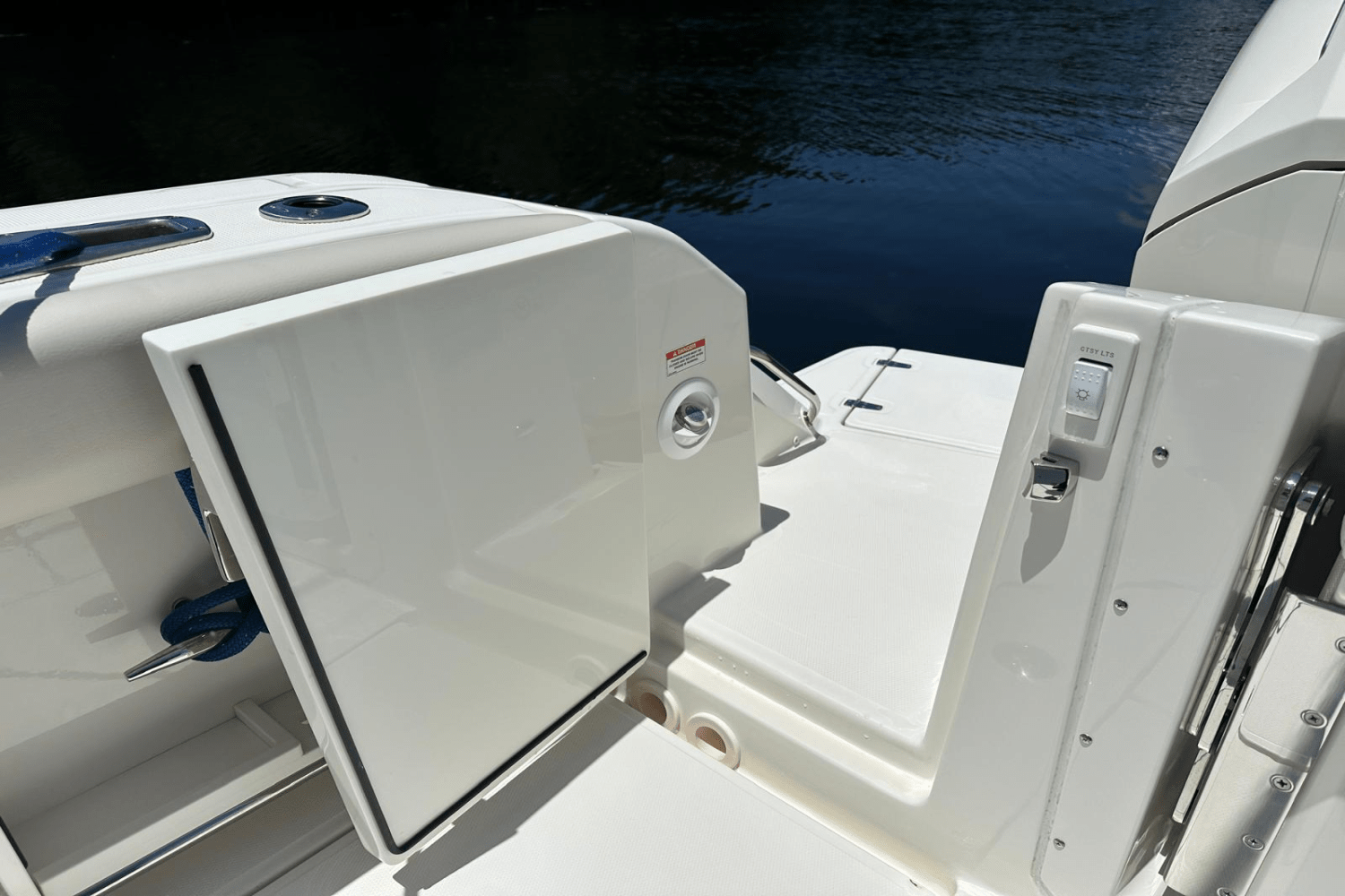 Slide: The Image of Boston Whaler 405 Conquest 2023 - 30