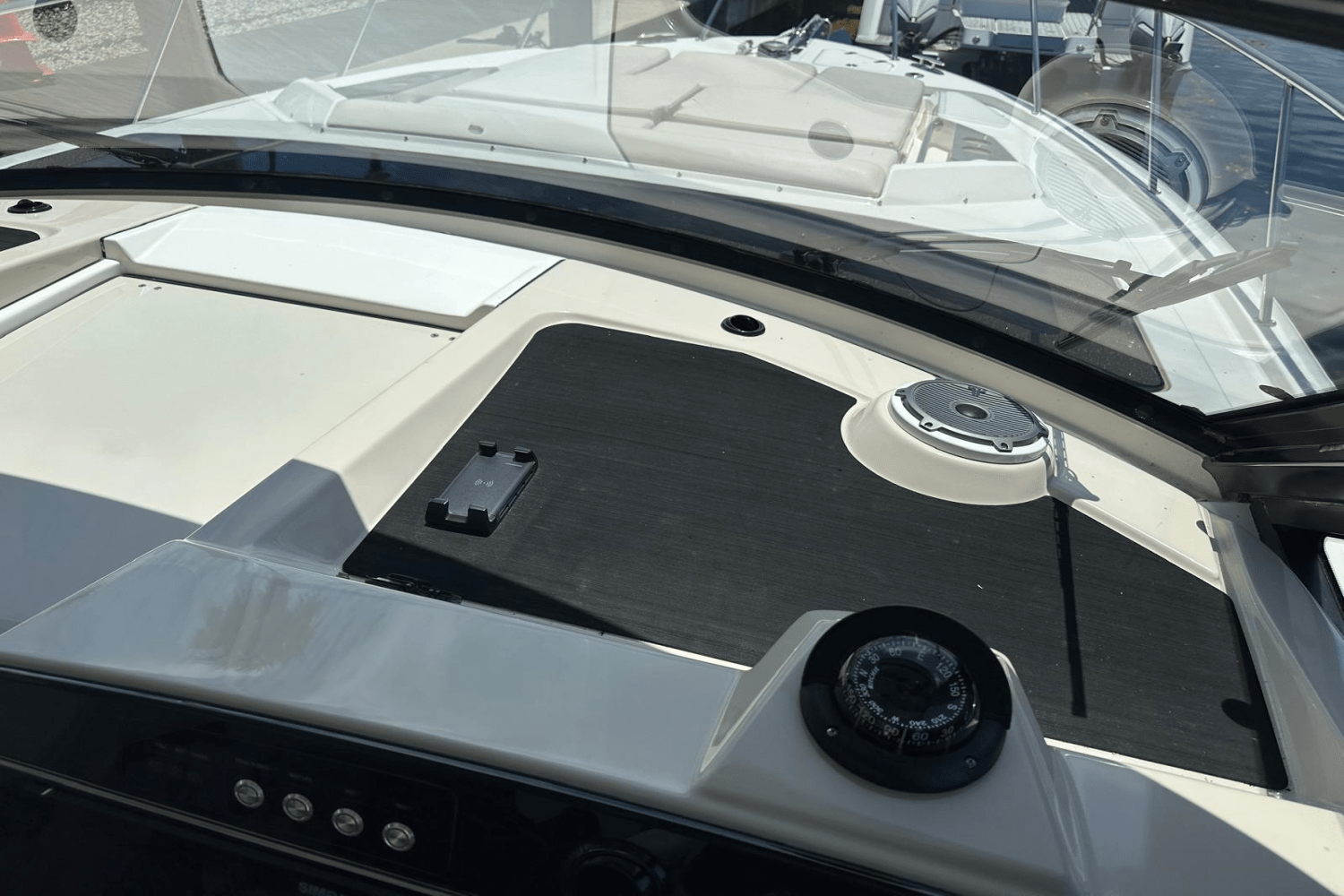 Slide: The Image of Boston Whaler 405 Conquest 2023 - 34