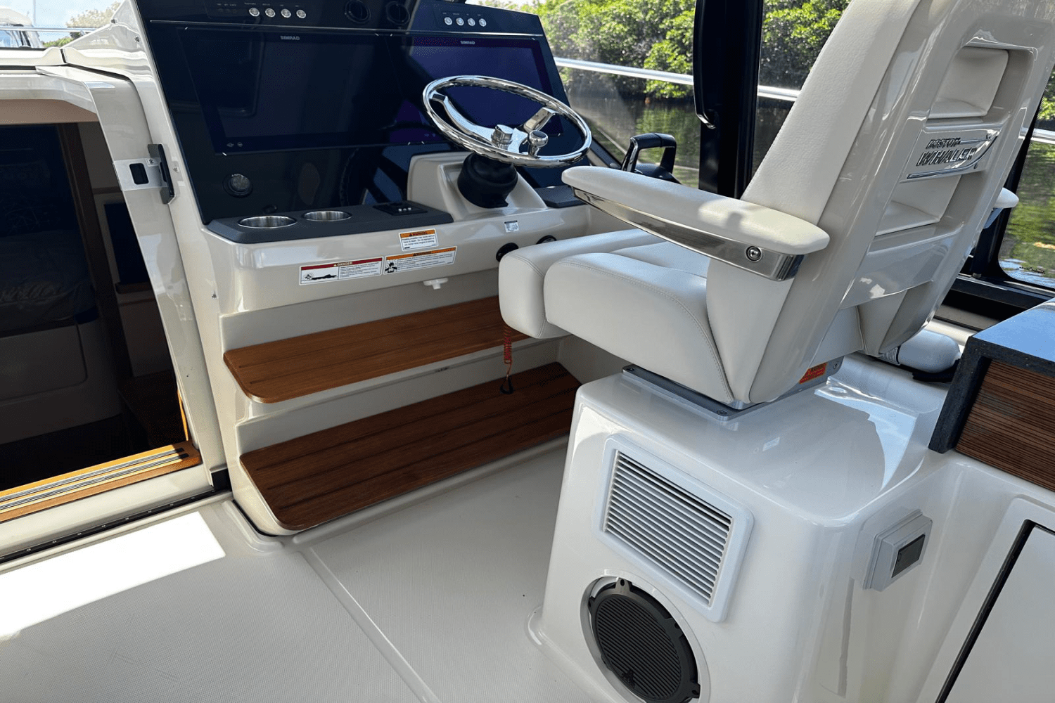 Slide: The Image of Boston Whaler 405 Conquest 2023 - 35