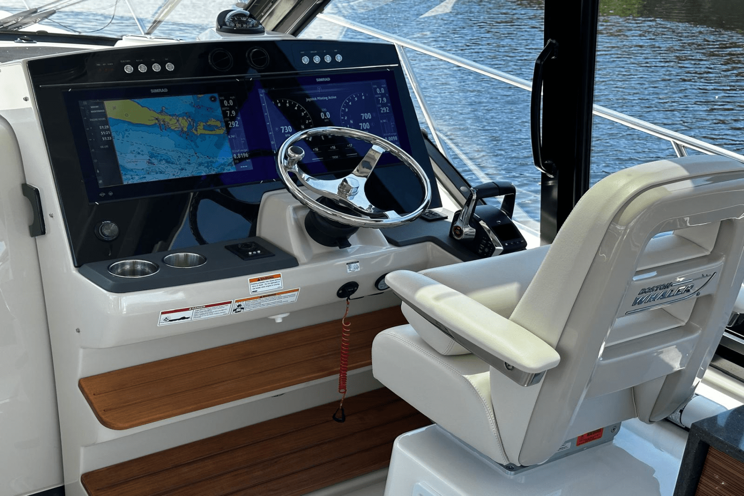 Slide: The Image of Boston Whaler 405 Conquest 2023 - 36