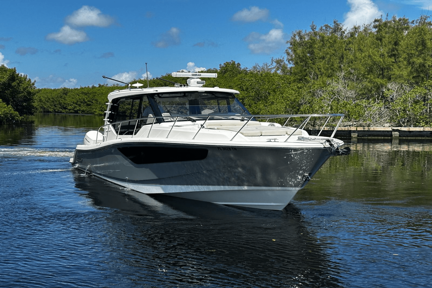 Slide: The Image of Boston Whaler 405 Conquest 2023 - 4