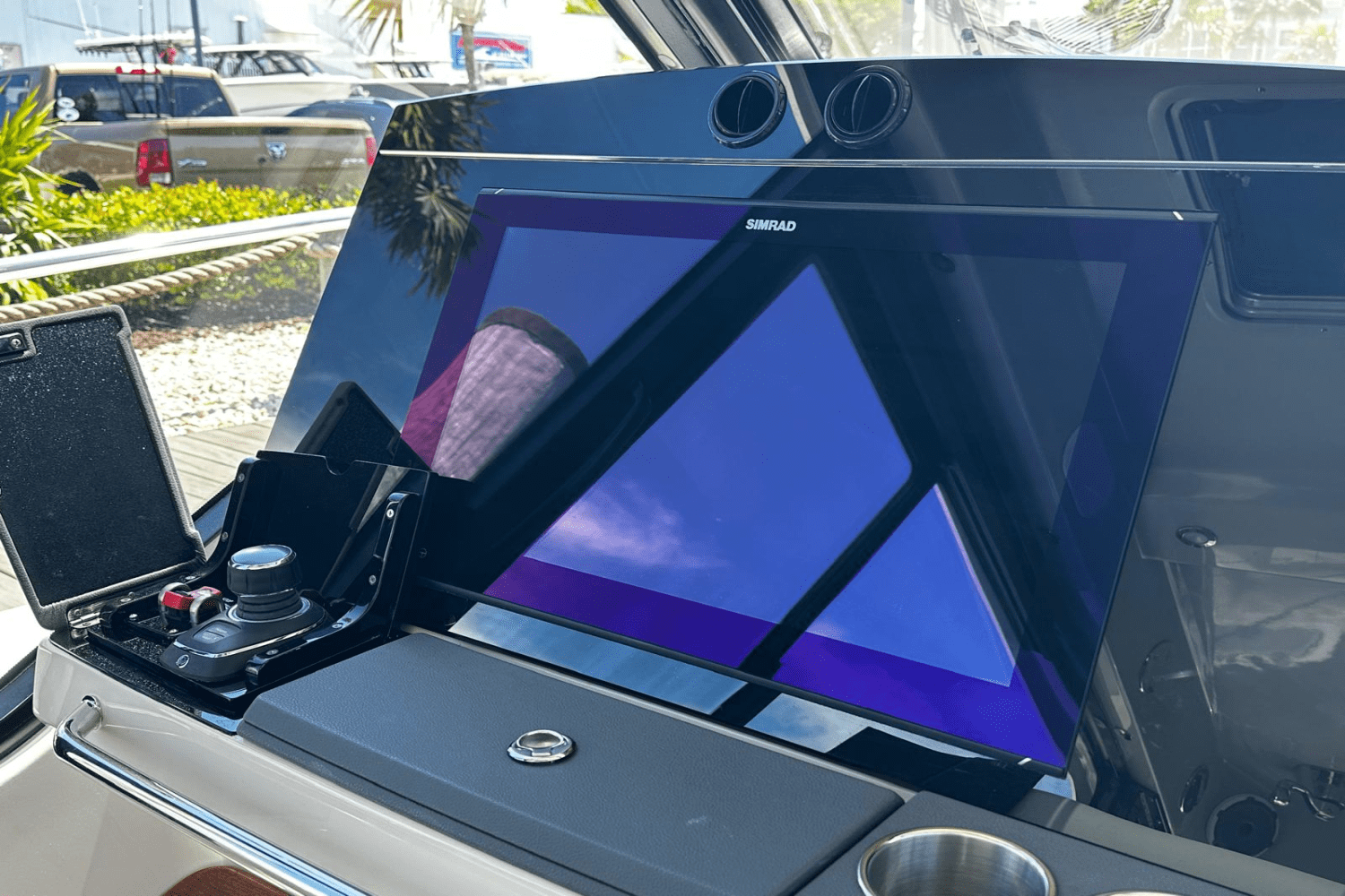 Slide: The Image of Boston Whaler 405 Conquest 2023 - 40