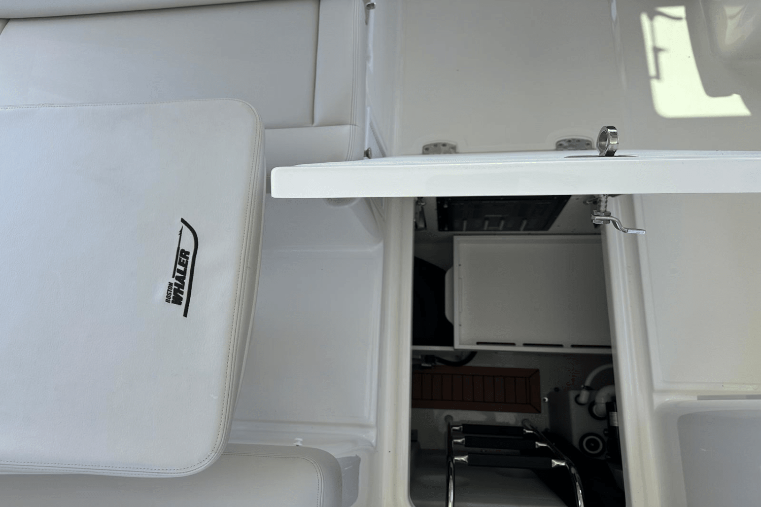 Slide: The Image of Boston Whaler 405 Conquest 2023 - 45