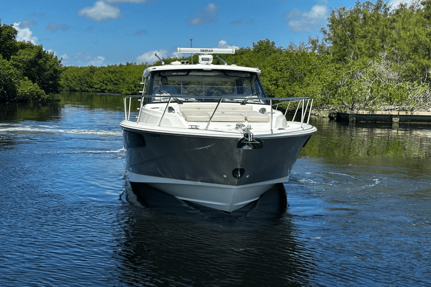 Slide: The Image of Boston Whaler 405 Conquest 2023 - 5