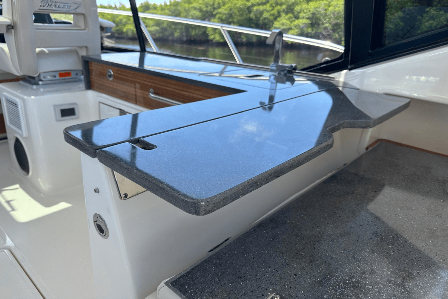 Slide: The Image of Boston Whaler 405 Conquest 2023 - 52