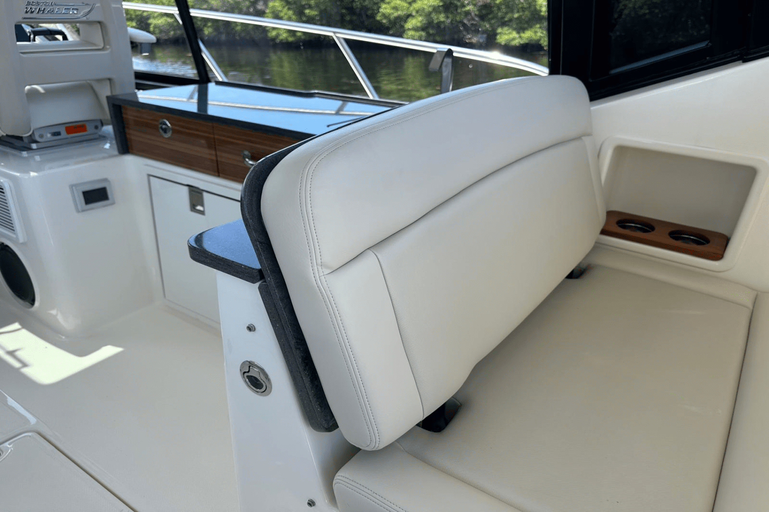 Slide: The Image of Boston Whaler 405 Conquest 2023 - 53