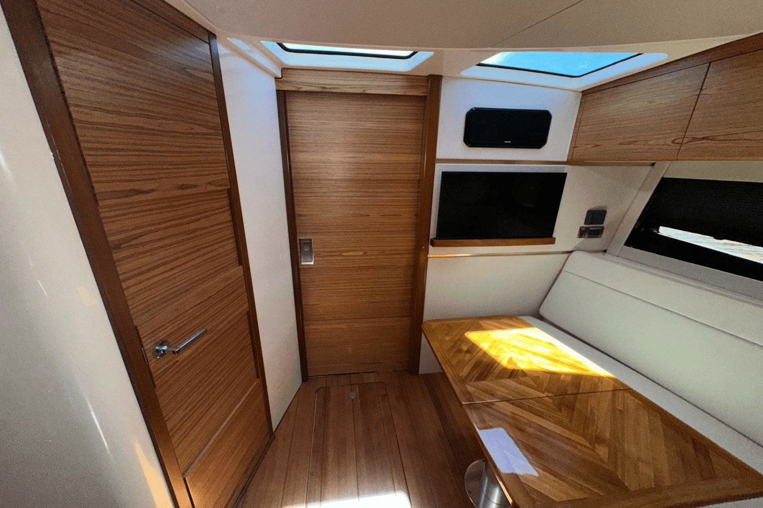 Slide: The Image of Boston Whaler 405 Conquest 2023 - 54