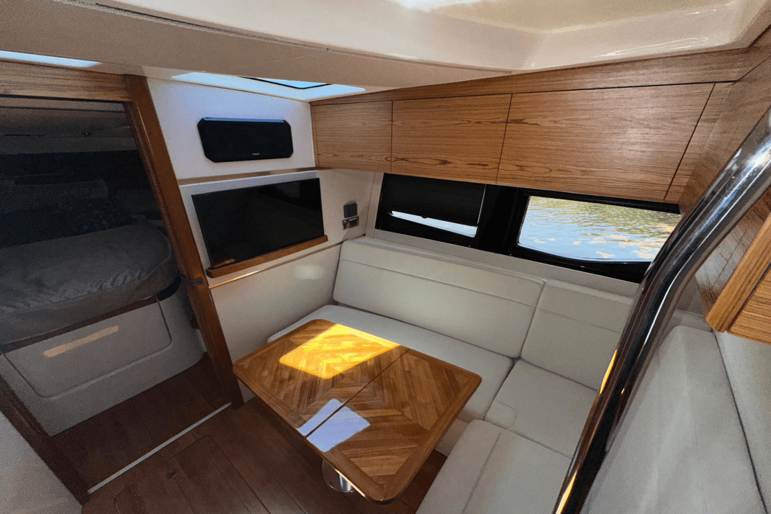 Slide: The Image of Boston Whaler 405 Conquest 2023 - 55