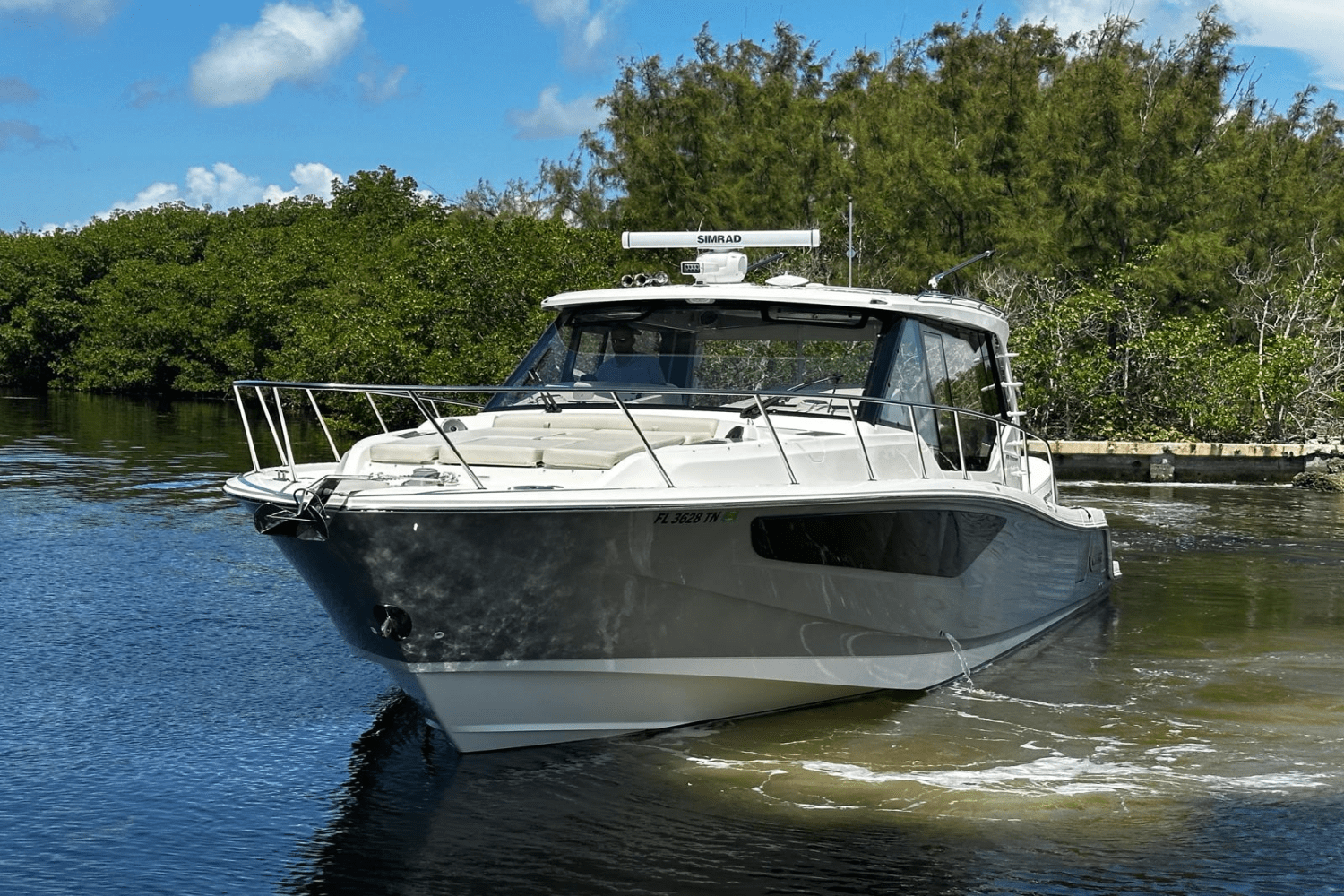 Slide: The Image of Boston Whaler 405 Conquest 2023 - 6