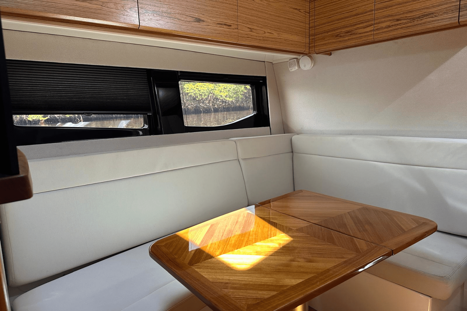 Slide: The Image of Boston Whaler 405 Conquest 2023 - 68