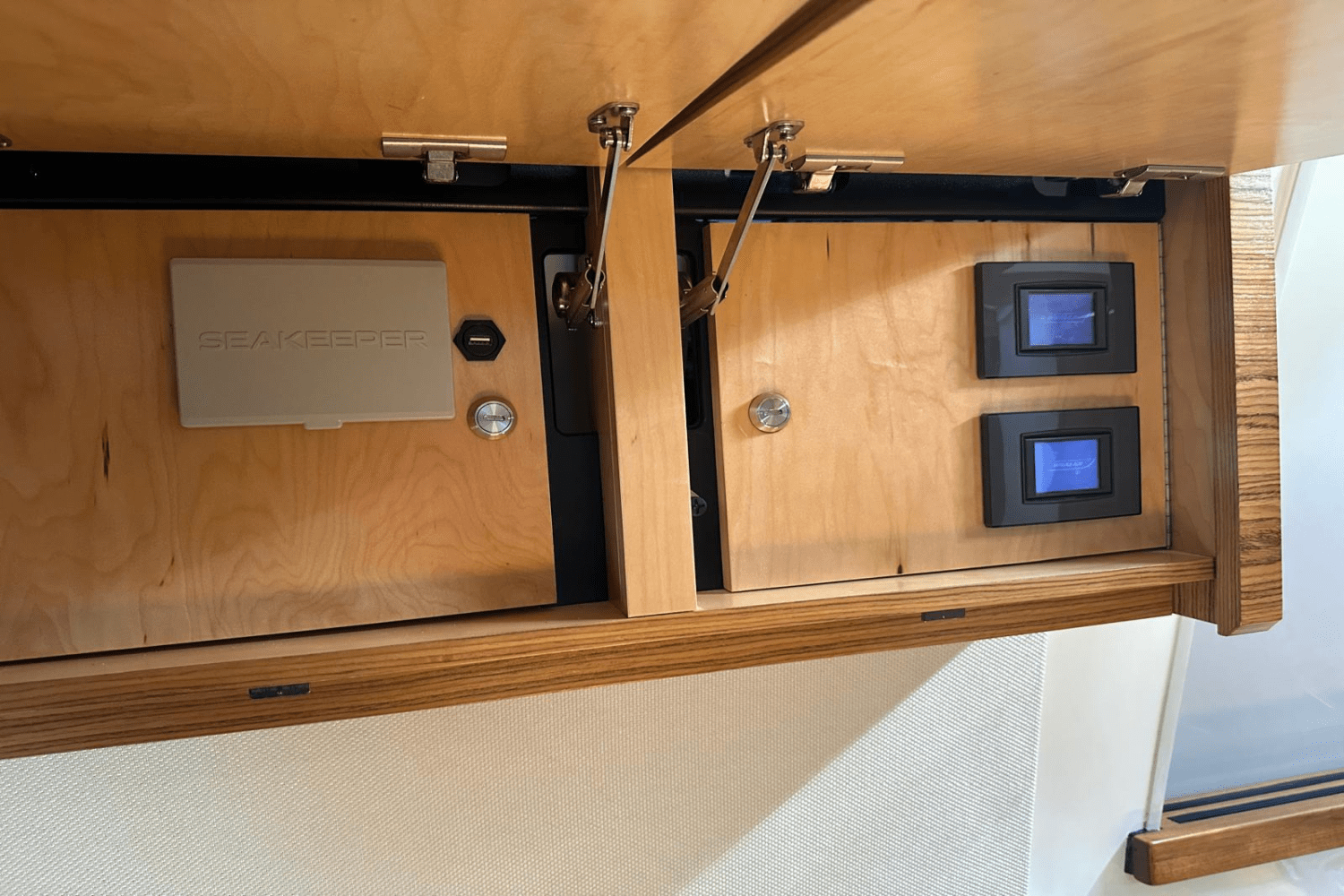 Slide: The Image of Boston Whaler 405 Conquest 2023 - 69