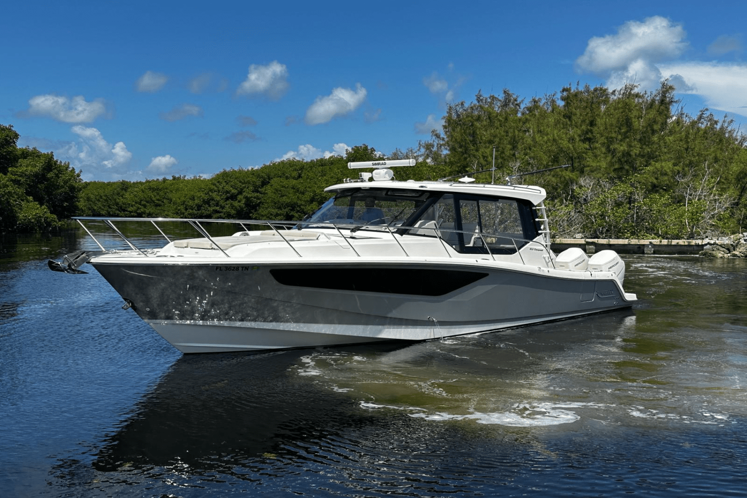 Slide: The Image of Boston Whaler 405 Conquest 2023 - 7