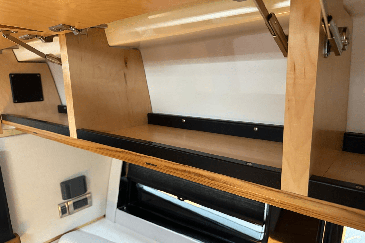 Slide: The Image of Boston Whaler 405 Conquest 2023 - 70