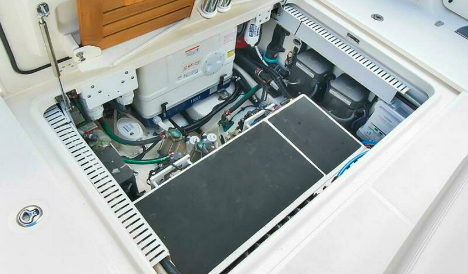 Slide: The Image of Boston Whaler 42 2022 - 4917060