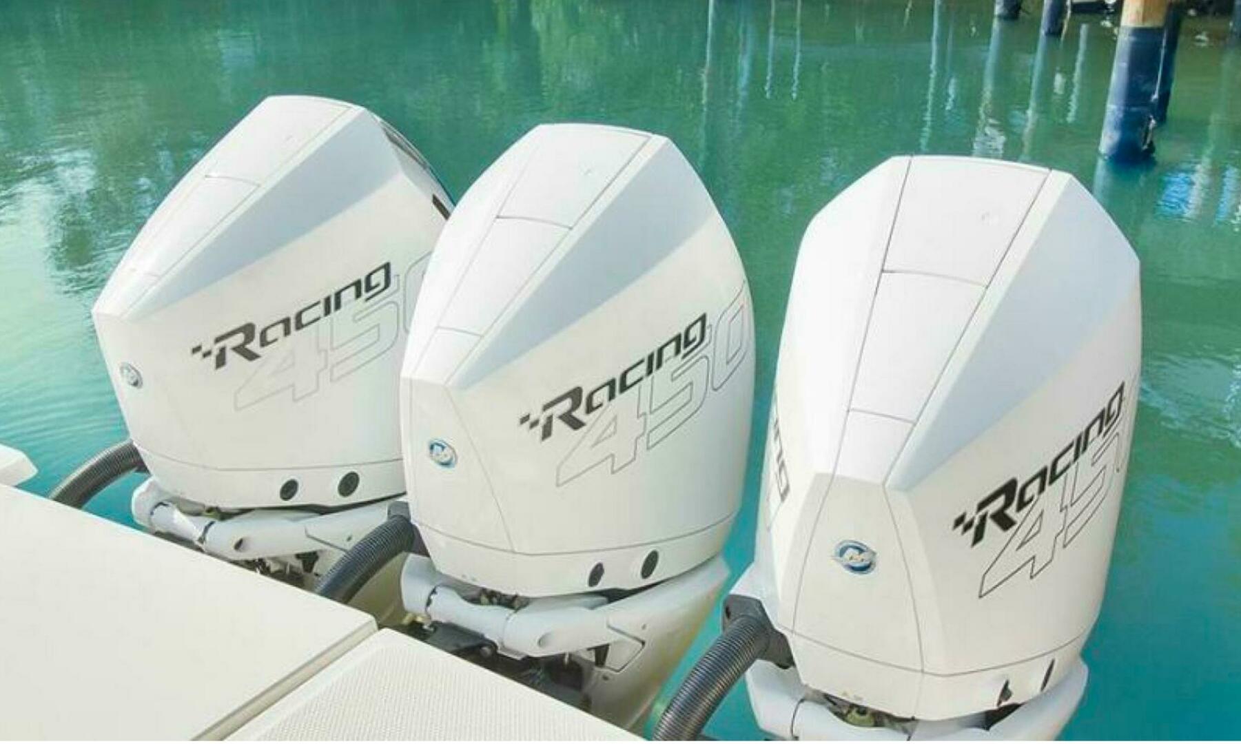 Slide: The Image of Boston Whaler 42 2022 - 4917061