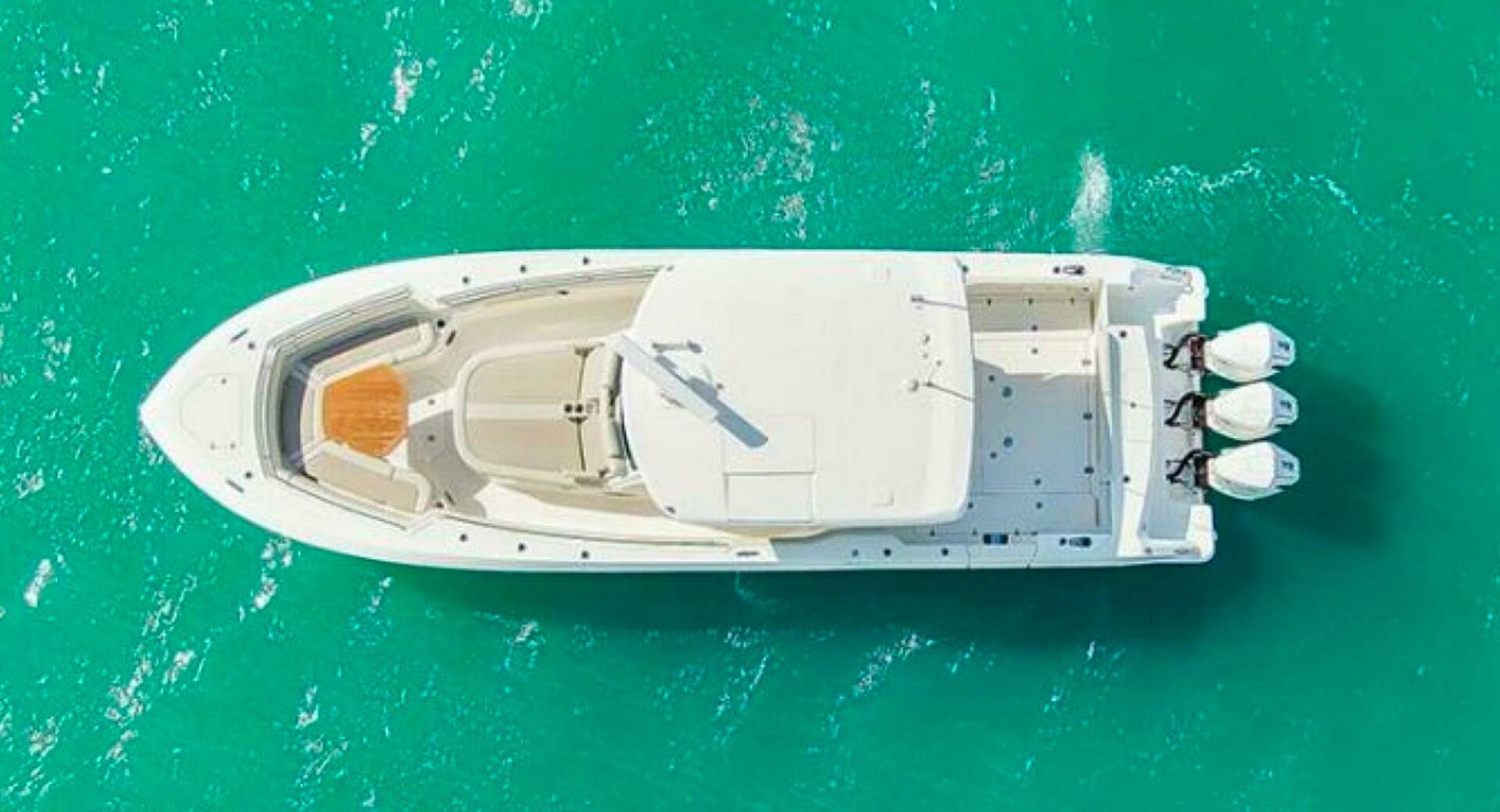 Slide: The Image of Boston Whaler 42 2022 - 4917062