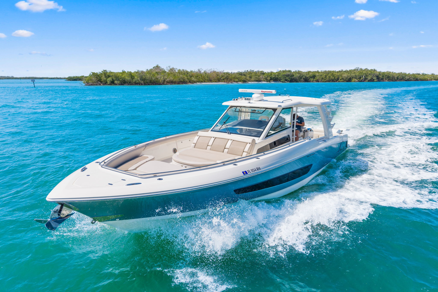 Slide: The Image of Boston Whaler 420 OUTRAGE 2017 - 10