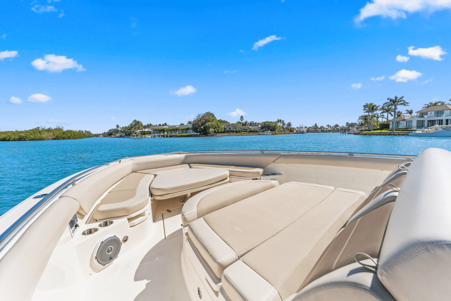 Slide: The Image of Boston Whaler 420 OUTRAGE 2017 - 14