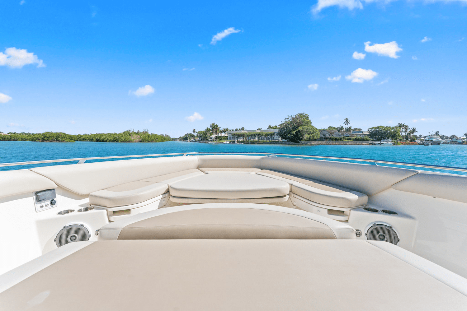 Slide: The Image of Boston Whaler 420 OUTRAGE 2017 - 15