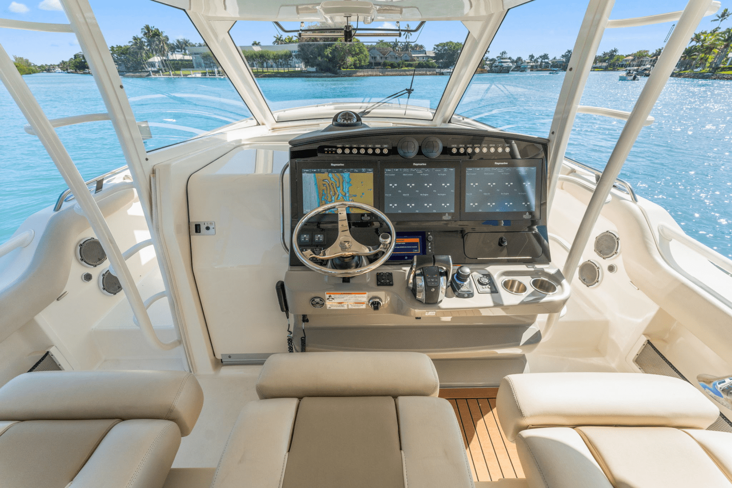 Slide: The Image of Boston Whaler 420 OUTRAGE 2017 - 20