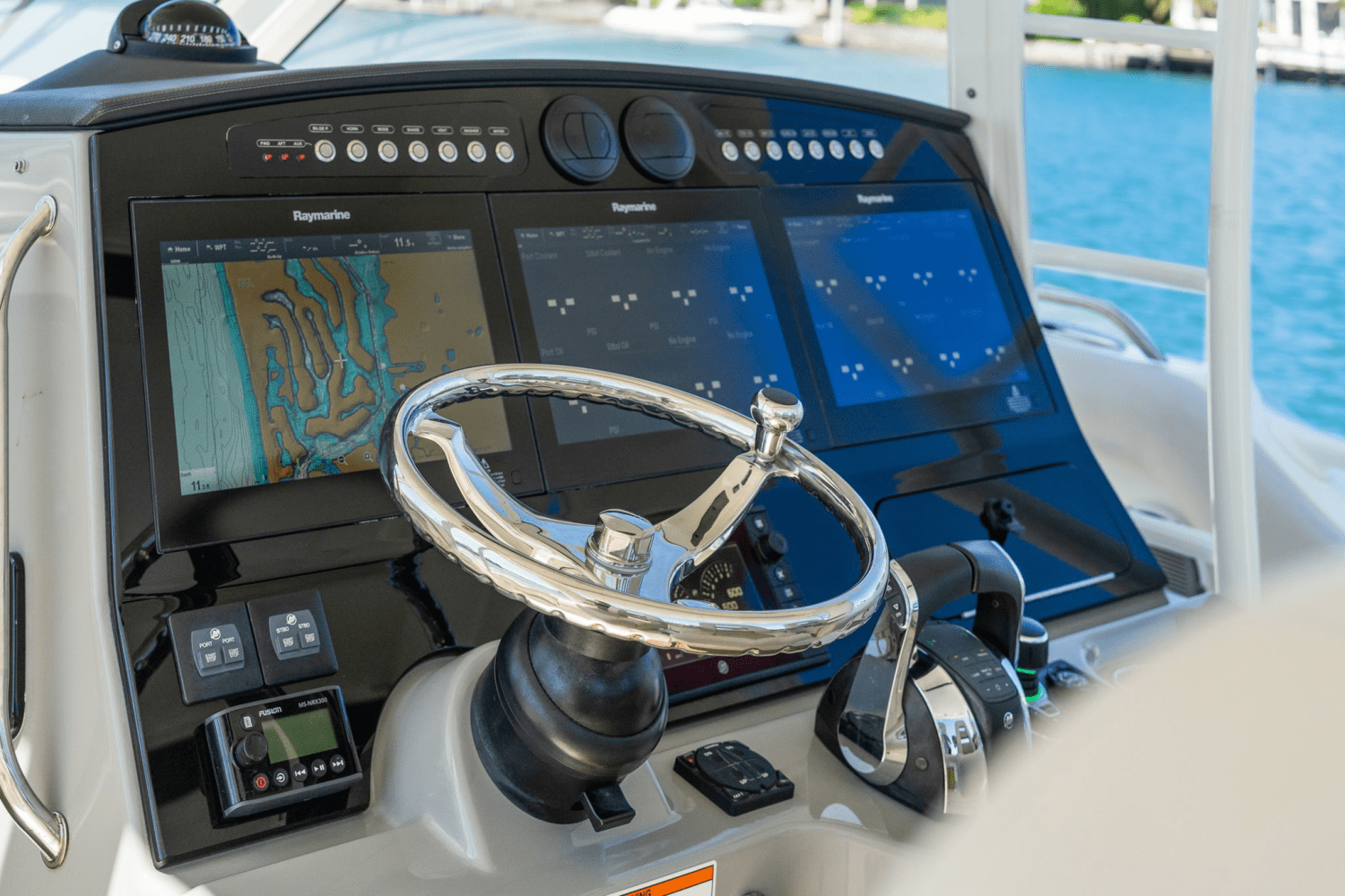 Slide: The Image of Boston Whaler 420 OUTRAGE 2017 - 21