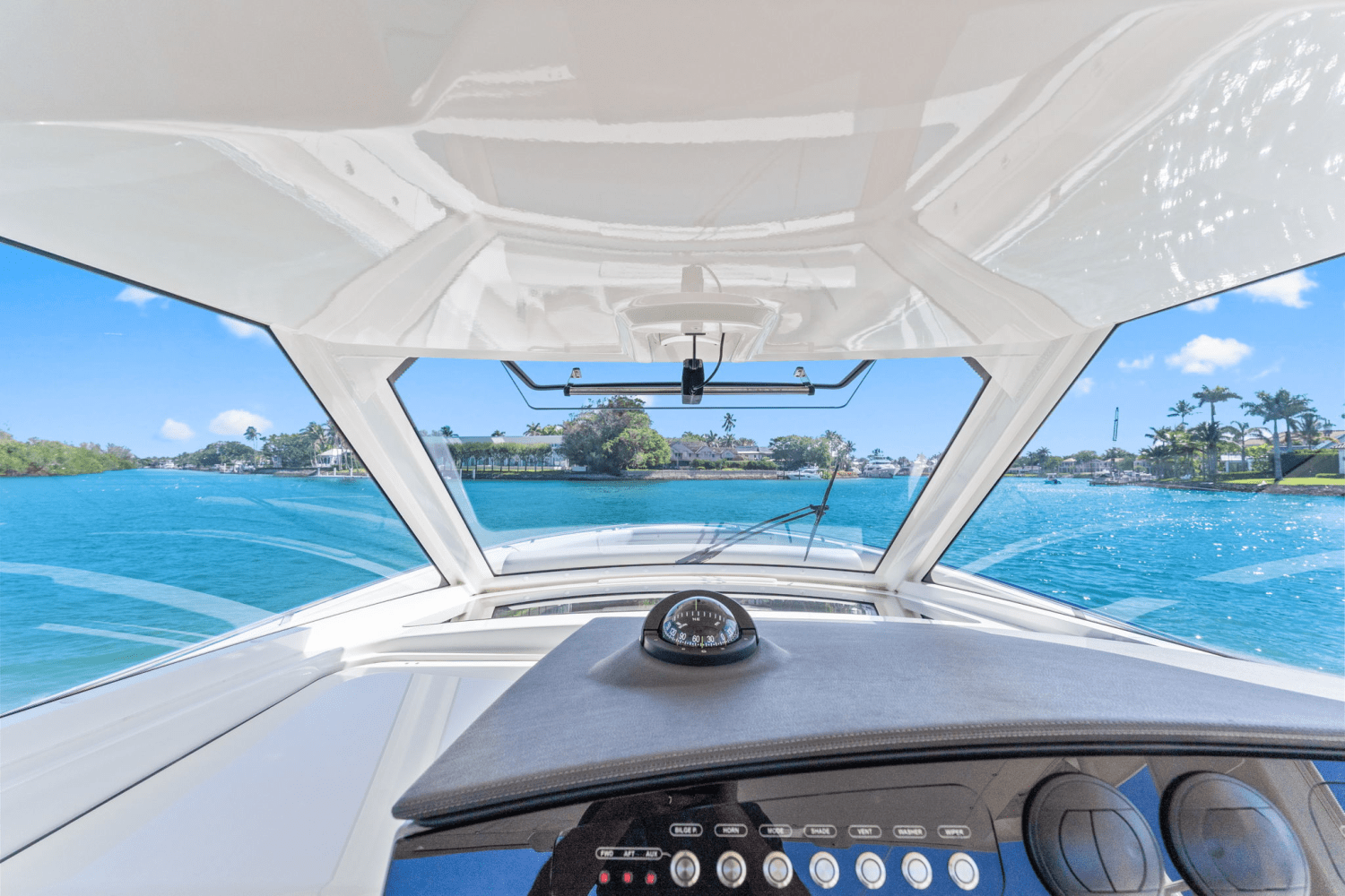 Slide: The Image of Boston Whaler 420 OUTRAGE 2017 - 24