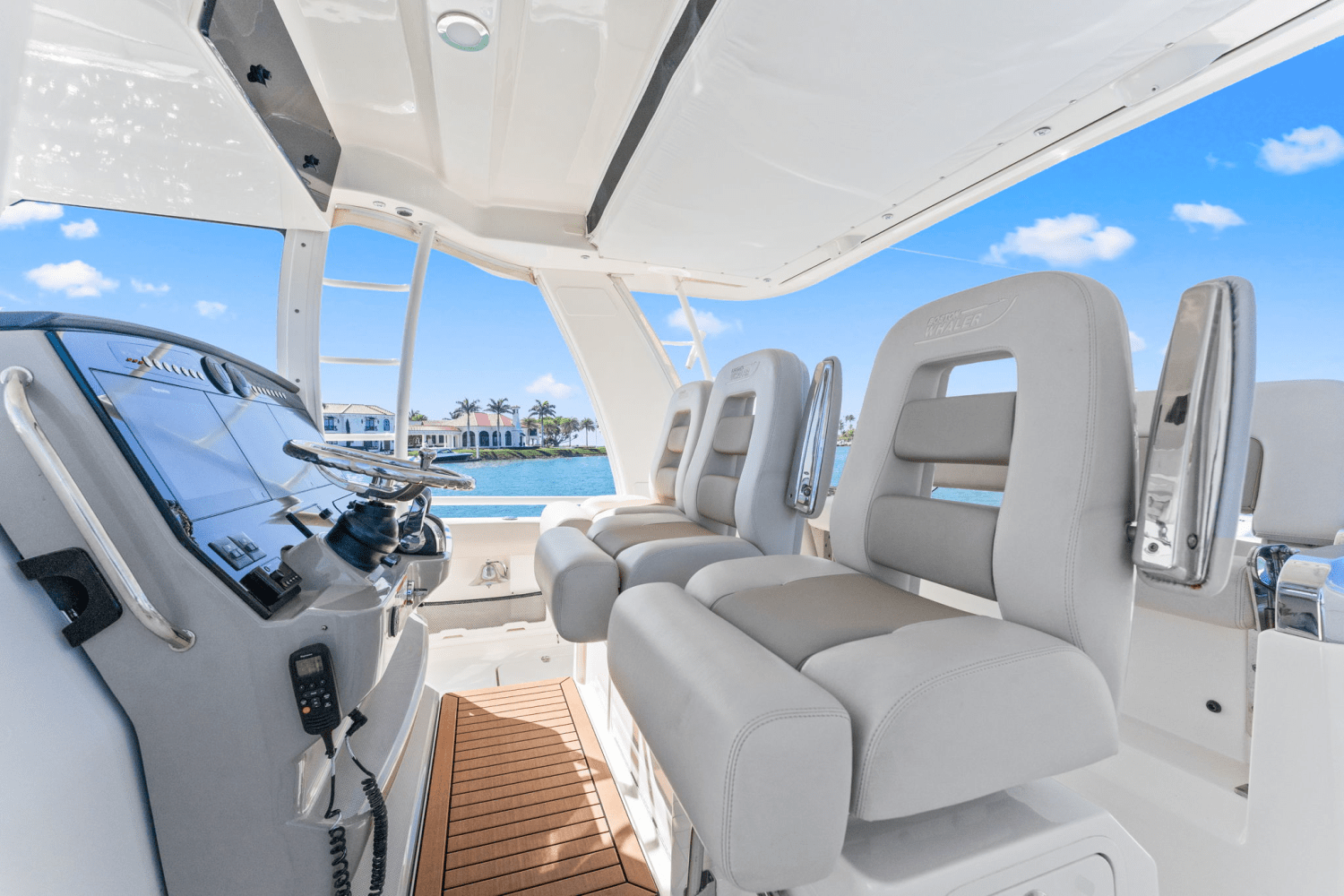 Slide: The Image of Boston Whaler 420 OUTRAGE 2017 - 25