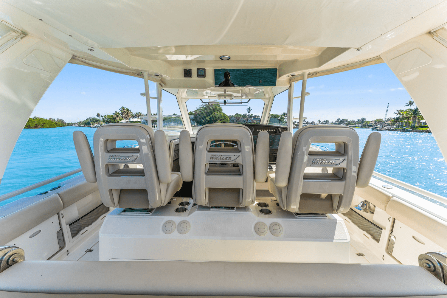 Slide: The Image of Boston Whaler 420 OUTRAGE 2017 - 27