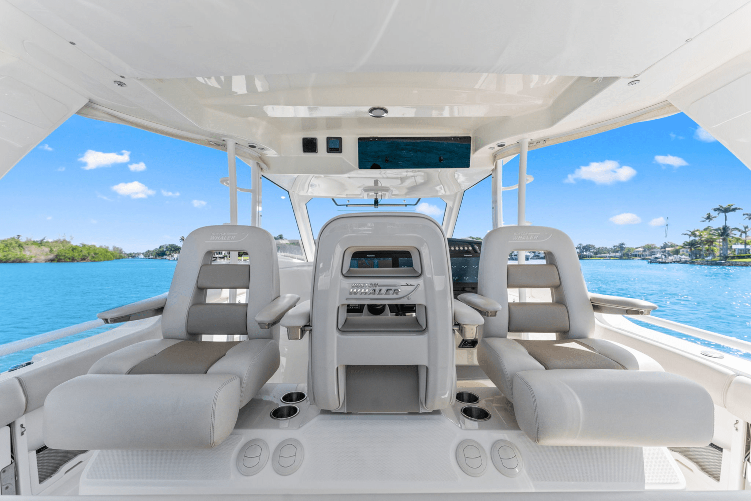 Slide: The Image of Boston Whaler 420 OUTRAGE 2017 - 28