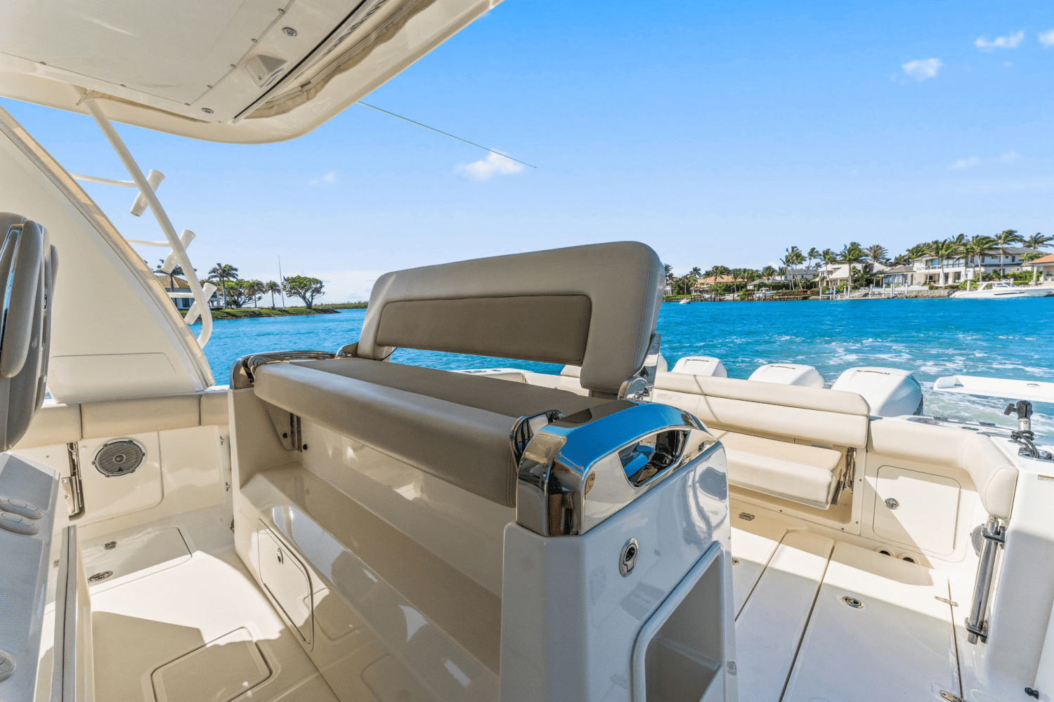 Slide: The Image of Boston Whaler 420 OUTRAGE 2017 - 29