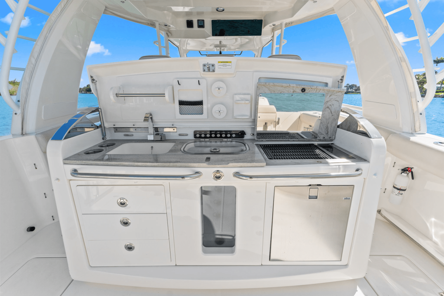 Slide: The Image of Boston Whaler 420 OUTRAGE 2017 - 32