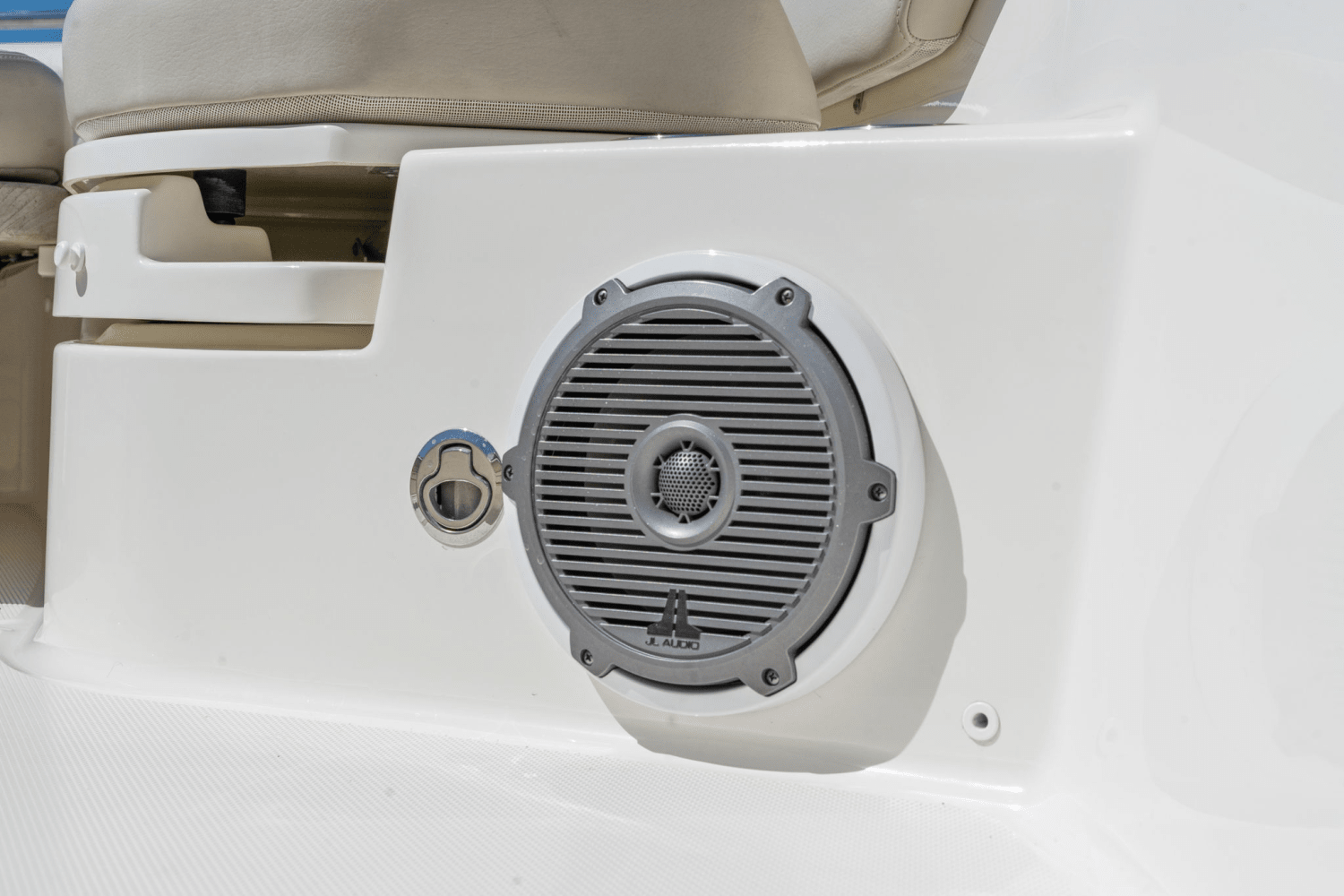 Slide: The Image of Boston Whaler 420 OUTRAGE 2017 - 35