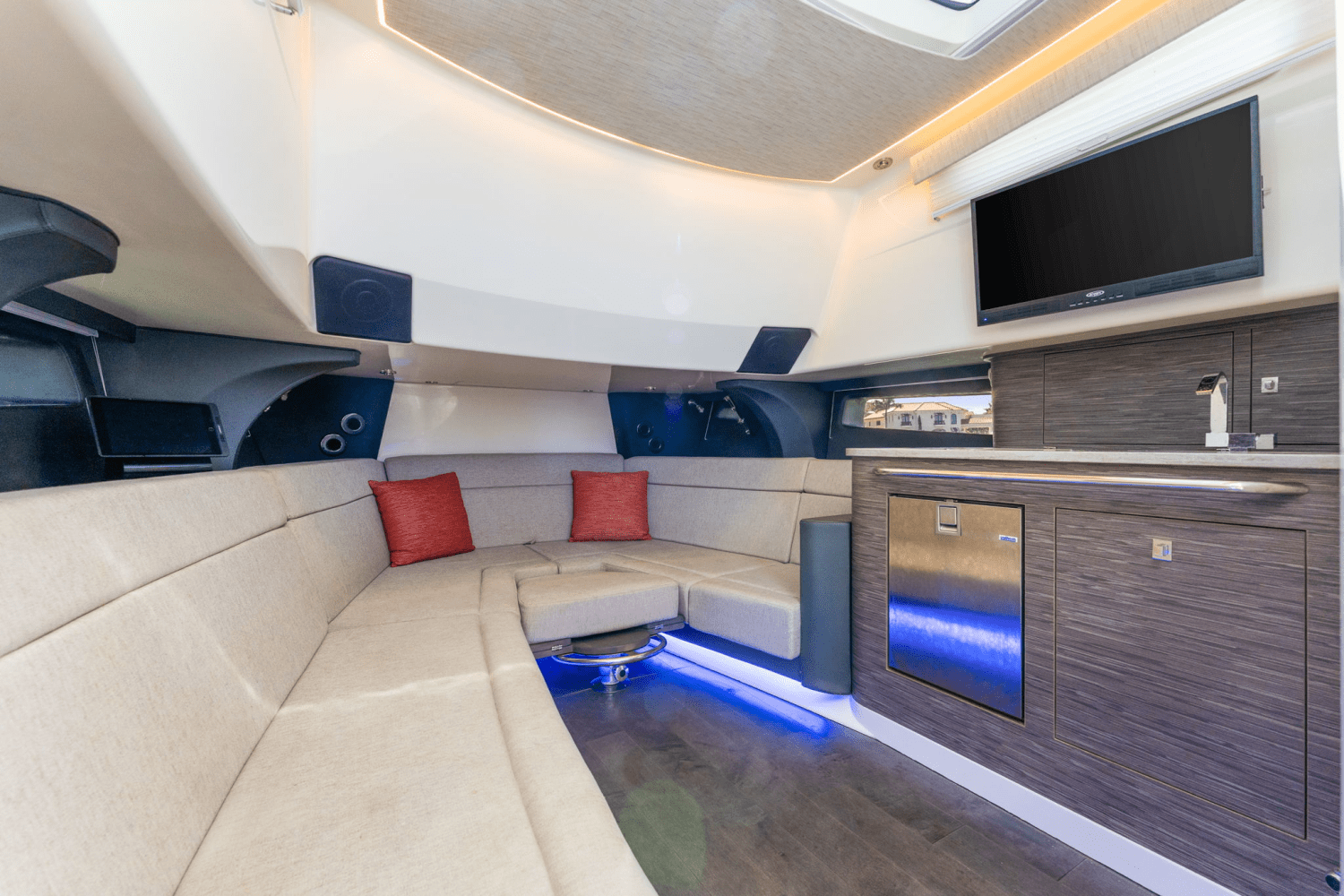 Slide: The Image of Boston Whaler 420 OUTRAGE 2017 - 41