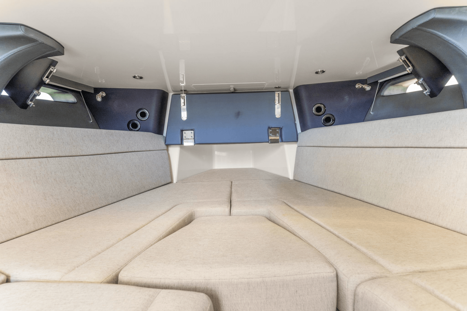 Slide: The Image of Boston Whaler 420 OUTRAGE 2017 - 42