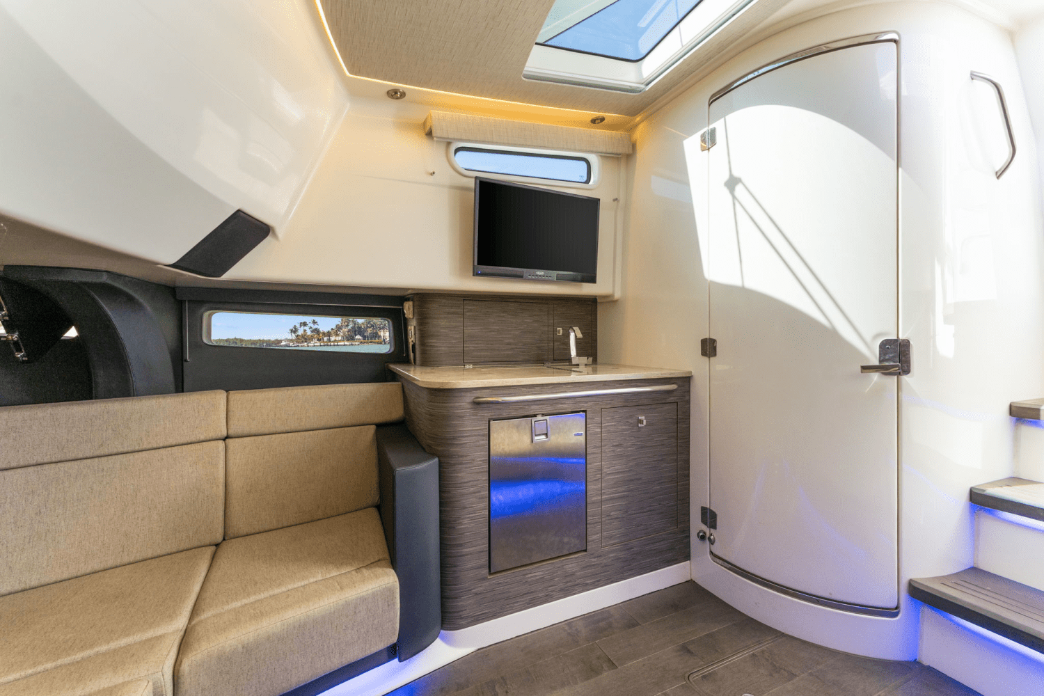 Slide: The Image of Boston Whaler 420 OUTRAGE 2017 - 43