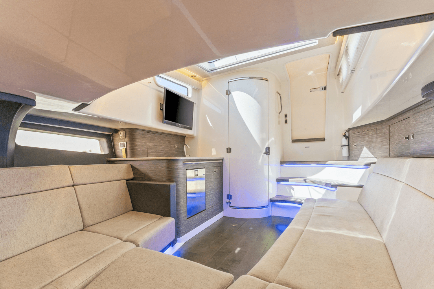 Slide: The Image of Boston Whaler 420 OUTRAGE 2017 - 44