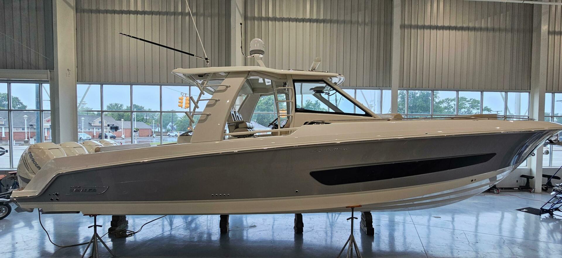 Slide: The Image of Boston Whaler 420 Outrage 2019 - 4825991