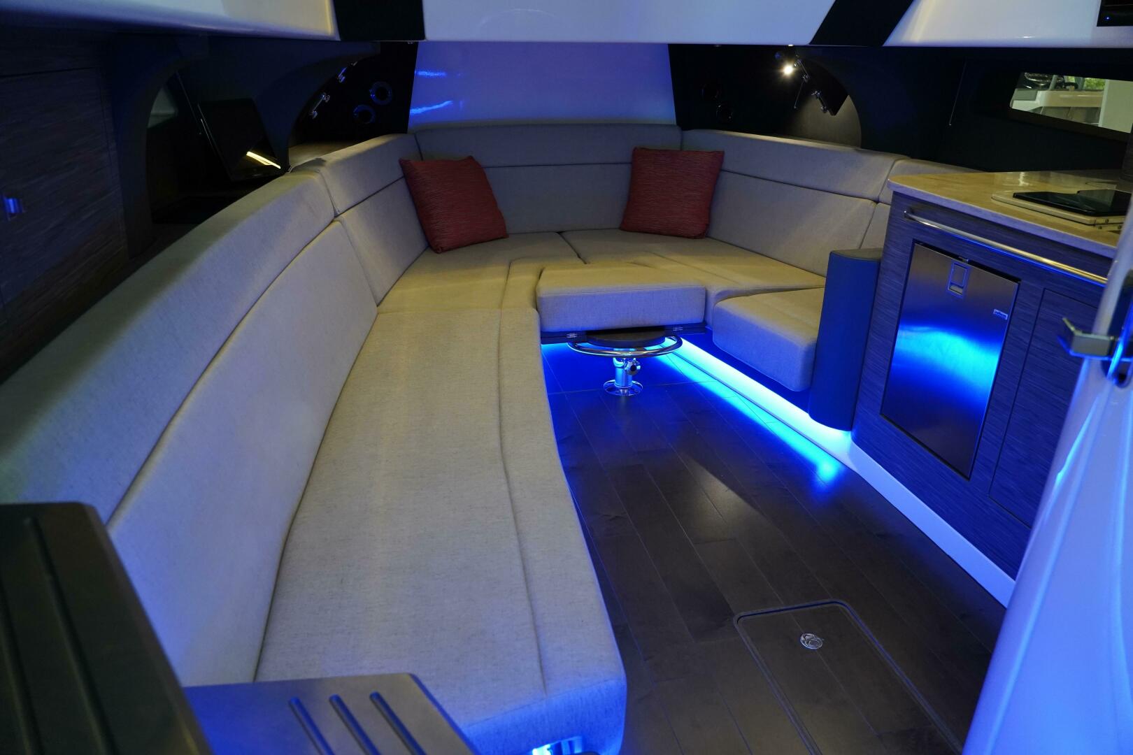 Slide: The Image of Boston Whaler 420 Outrage 2019 - 4825995