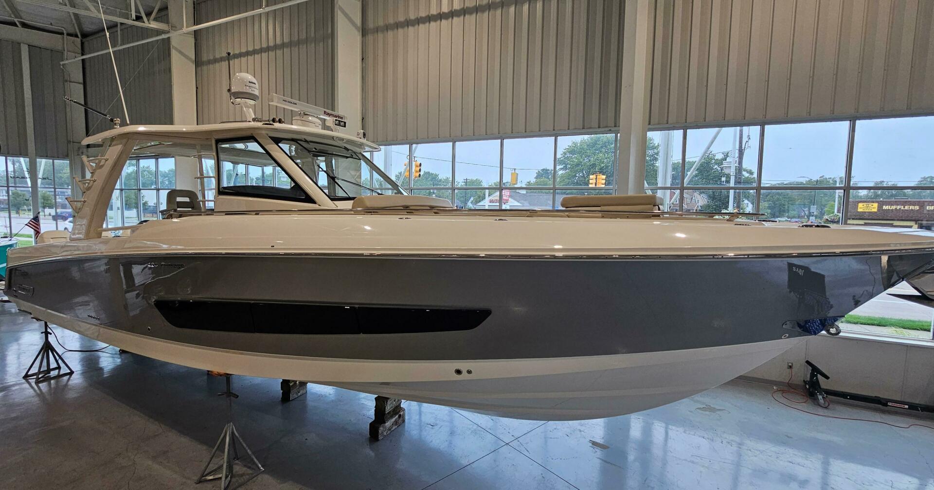 Slide: The Image of Boston Whaler 420 Outrage 2019 - 4825996