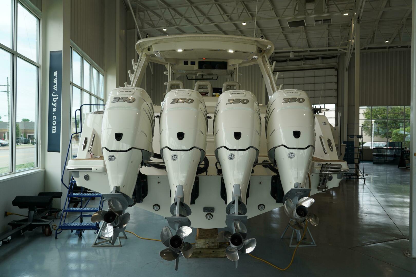 Slide: The Image of Boston Whaler 420 Outrage 2019 - 4825997