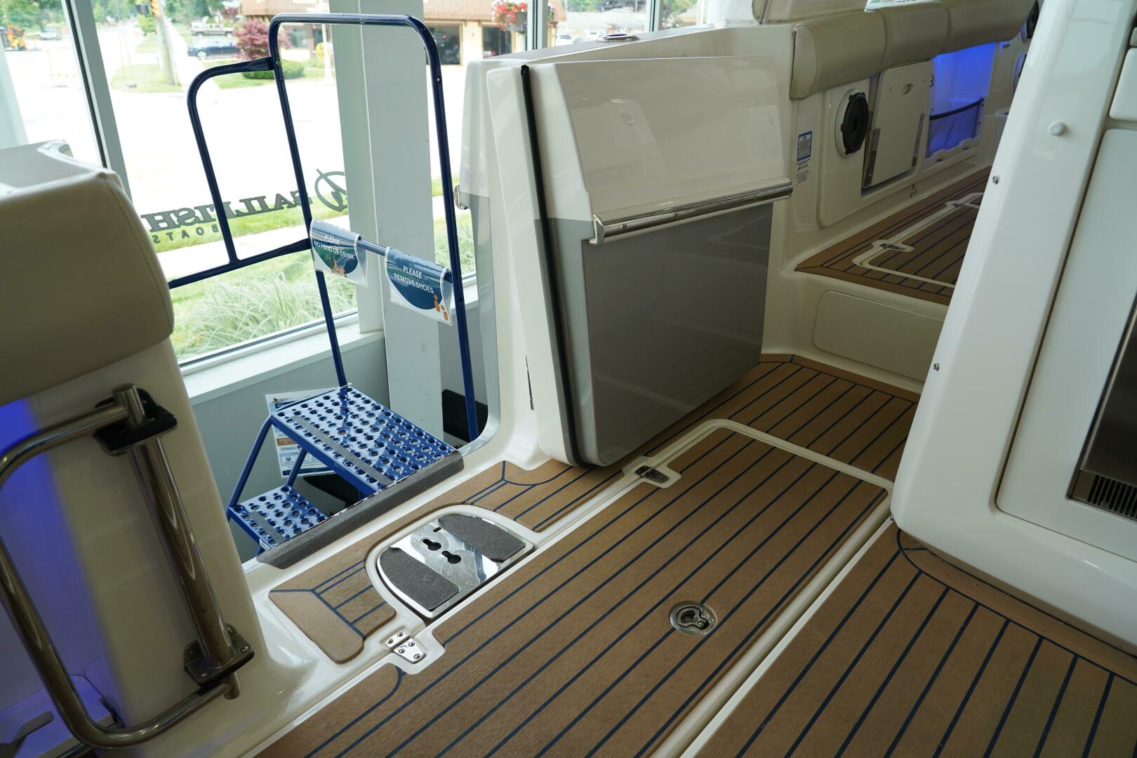 Slide: The Image of Boston Whaler 420 Outrage 2019 - 4825998