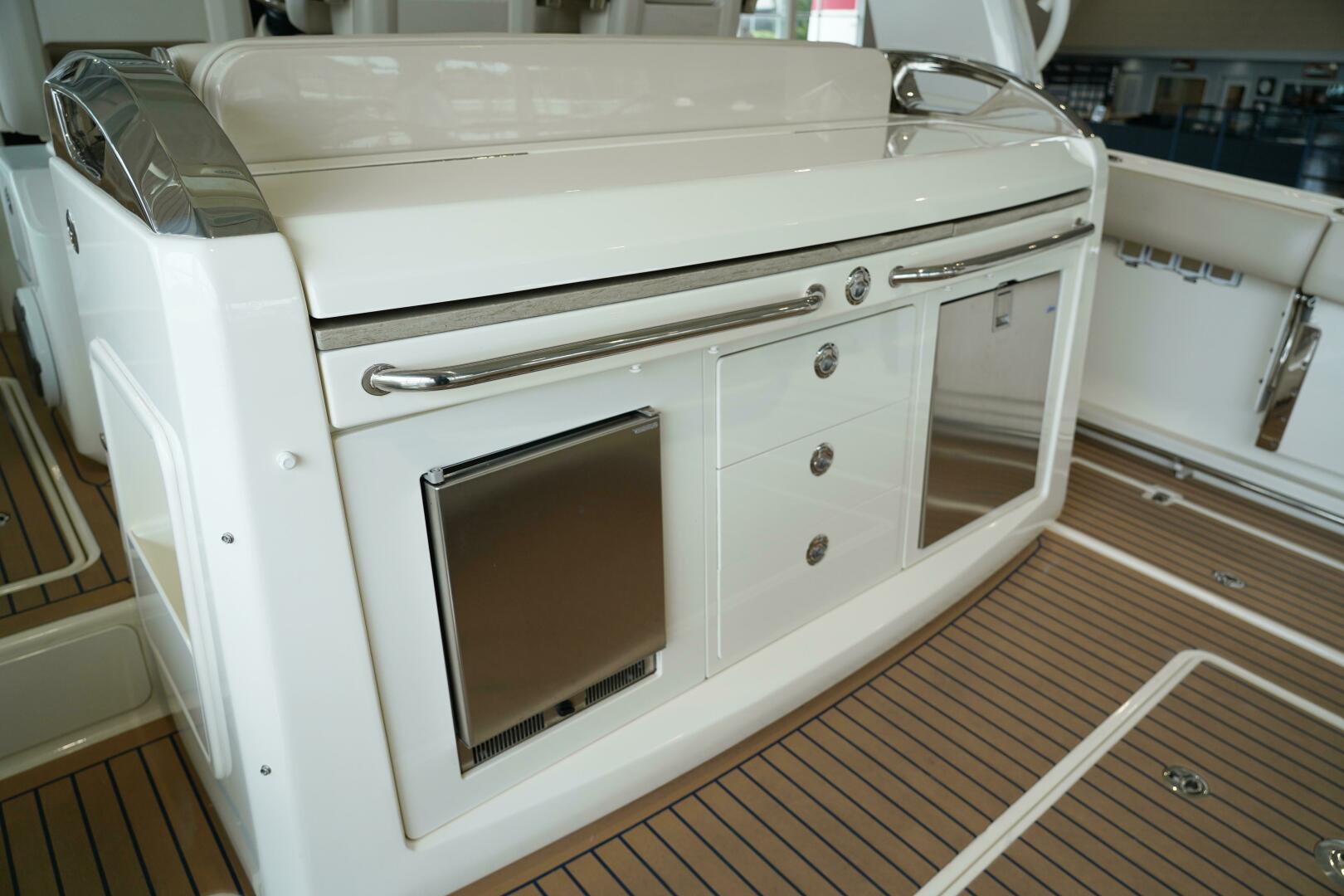 Slide: The Image of Boston Whaler 420 Outrage 2019 - 4826001