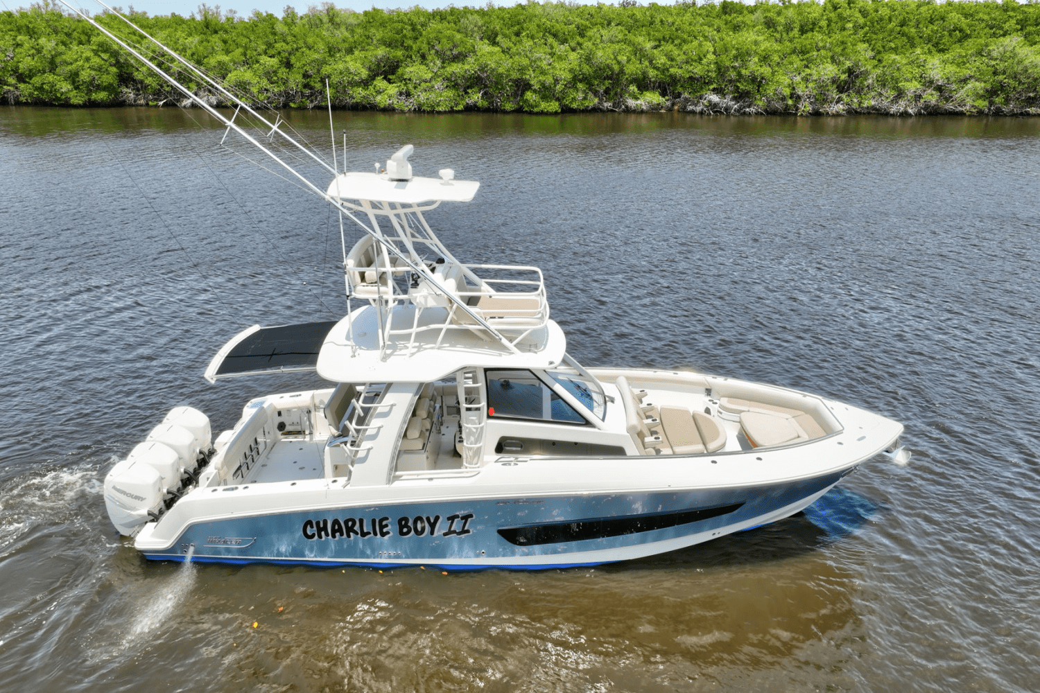 Slide: The Image of Boston Whaler 420 OUTRAGE 2020 - 0